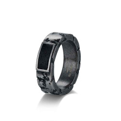 anillo de acero martelé con piedra volcanica 